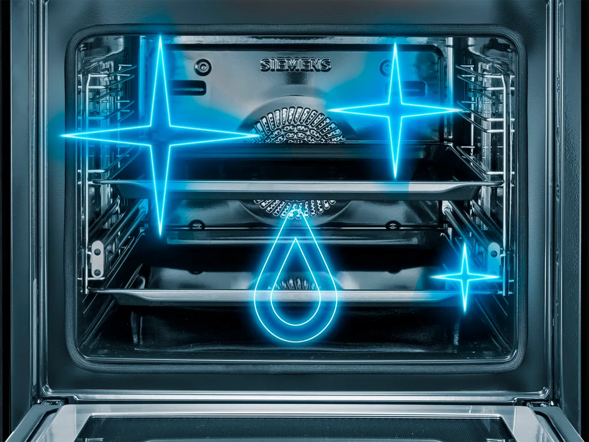 Siemens ugn med HumidClean-teknologi, med blå ikoner för ångrengöring och ett skinande rent inre.