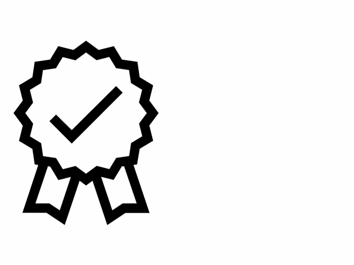 Um contorno preto de um selo de certificação com um símbolo de checkmark, simbolizando a garantia de qualidade feita pela Bosch.