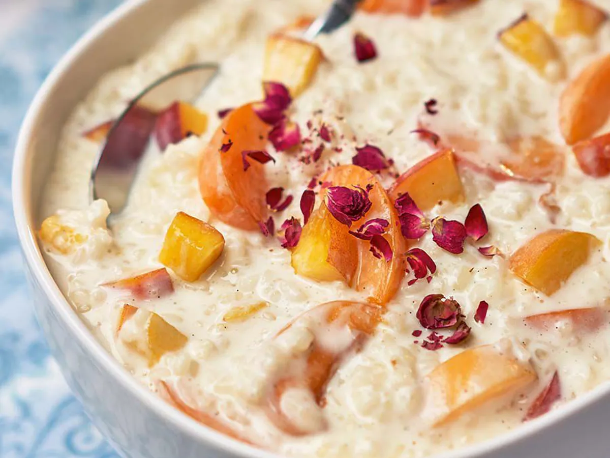 Comfort food by Cookit: rice pudding with apricots, nectarines, peaches and flowers.