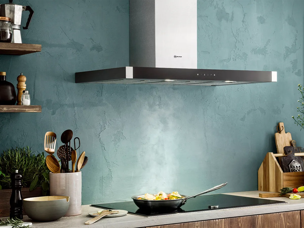 Box hood with steaming pan from an angle 