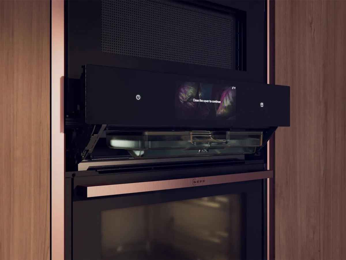 Video che mostra il sollevamento della fascia e il serbatoio del vapore sottostante.