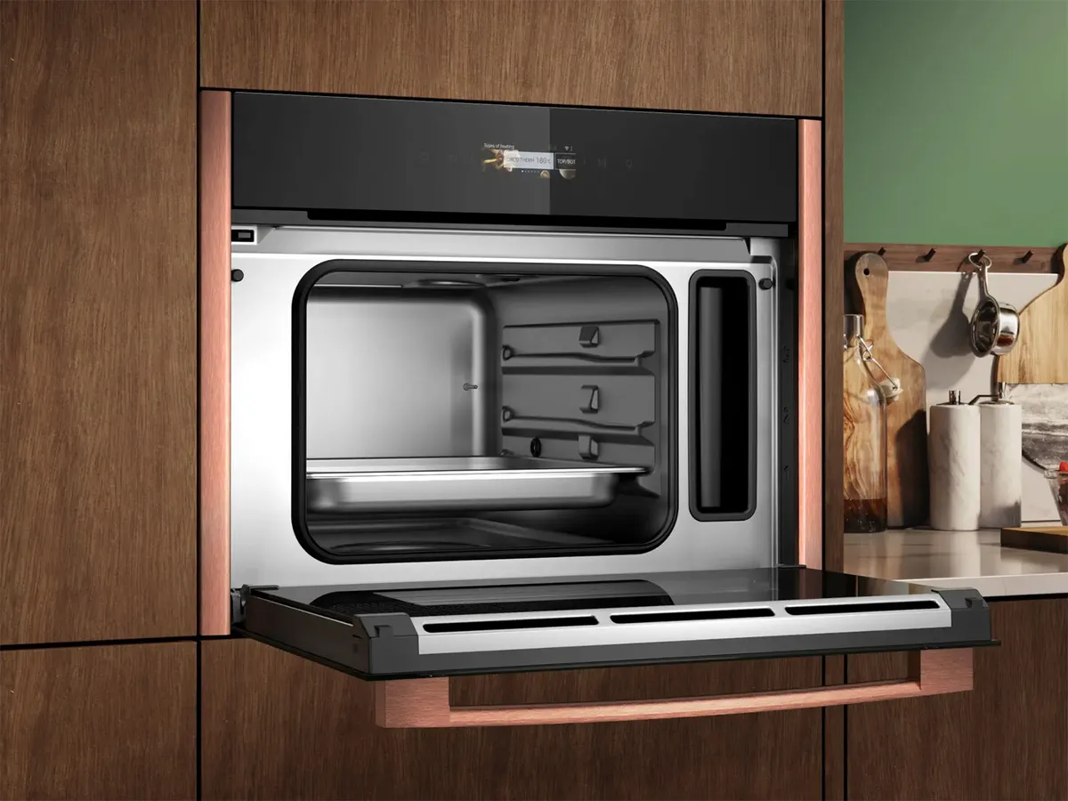 Einbau Mikrowelle C29GR3XY1 mit offener Tür