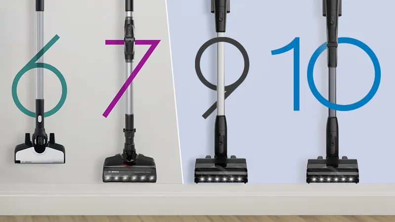 Три елегантни прахосмукачки са подредени до стената, а до тях са изписани с големи цифри 6, 7, 9 и 10.