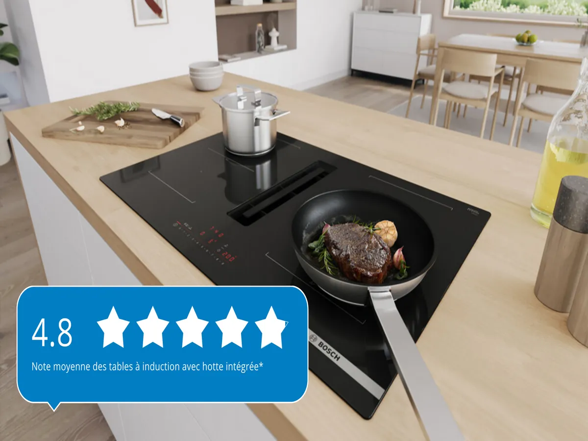 Un comptoir de cuisine moderne avec une table de cuisson à induction Bosch.