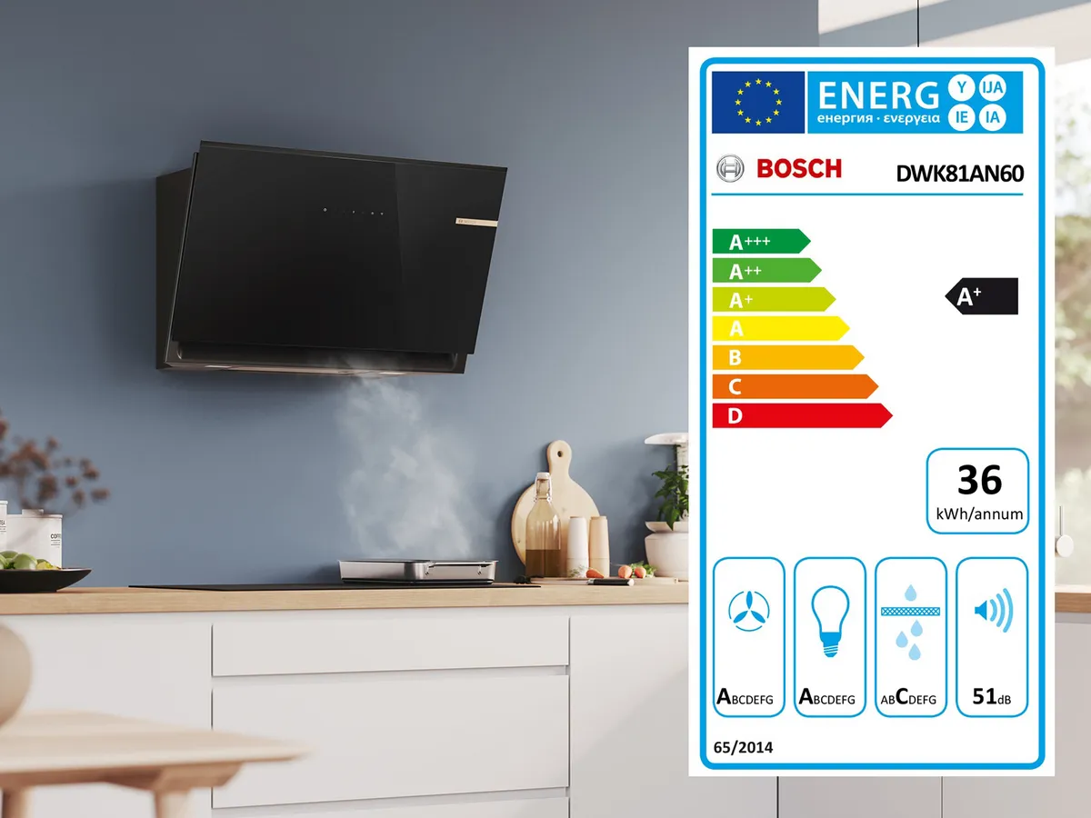 Rótulo de energia europeu com classificação A+ para um eletrodoméstico Bosch em uma sala iluminada.