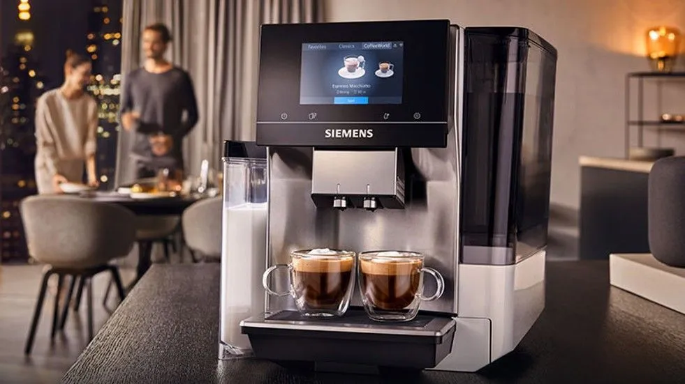 הכנת  2  משקאות קפה בו זמנית עם מכונת קפה של סימנס