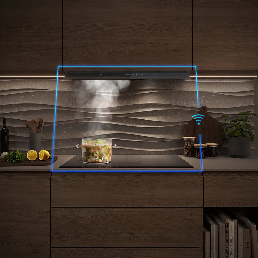 Une cuisine moderne avec une plaque à induction, une casserole à vapeur et un dosseret élégant, dotée de technologies intelligentes.