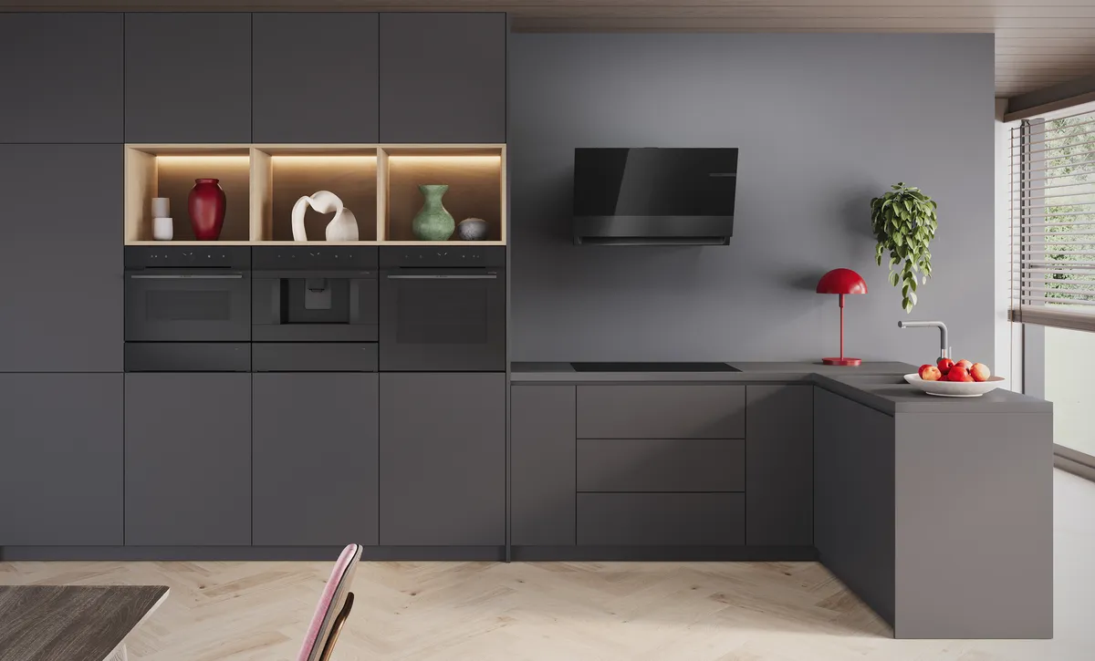 zwarte keuken met mat zwarte keukenapparaten