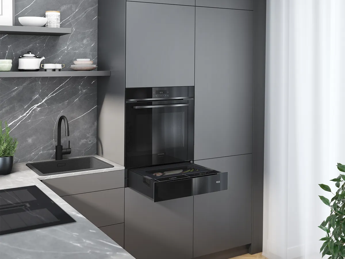 Moderne Küche mit einem eleganten eingebauten Ofen und Dampfschublade, eingebettet in dunkle Schränke neben einer Spüle.
