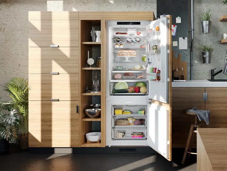 Built-in XL fridge freezer