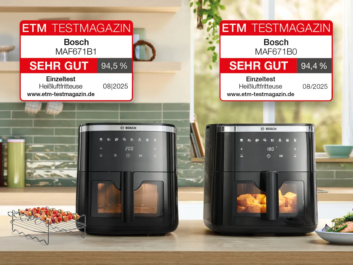 2 Air Fryer stehen nebeneinander. Darüber sind die Testresultate des ETM Testmagazins abgebildet.