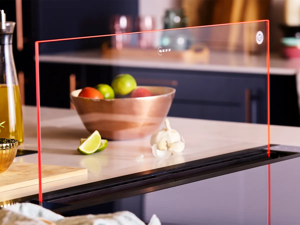 Effortless cleaning with glass draft hood
