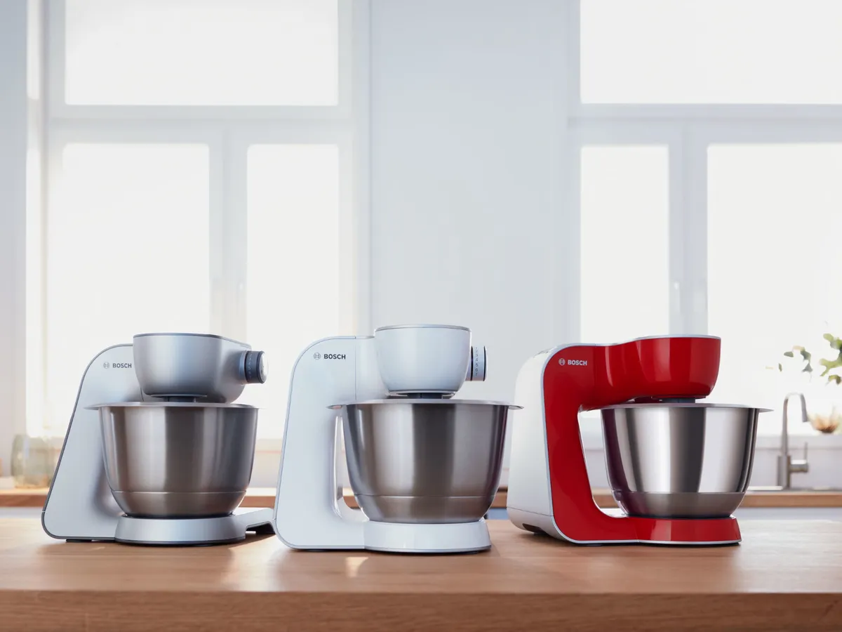 A lineup of Series 4 in three colours: silver, white and red.