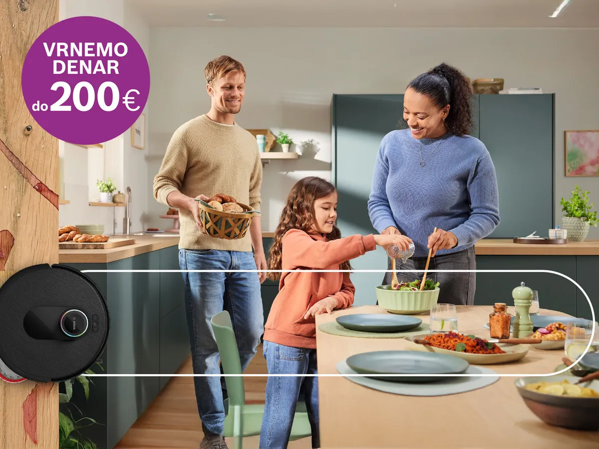 Družina v kuhinji pri vsakodnevih opravilih