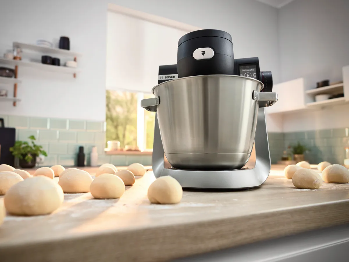 Seitenansicht der Series 6 auf der Küchenarbeitsplatte.