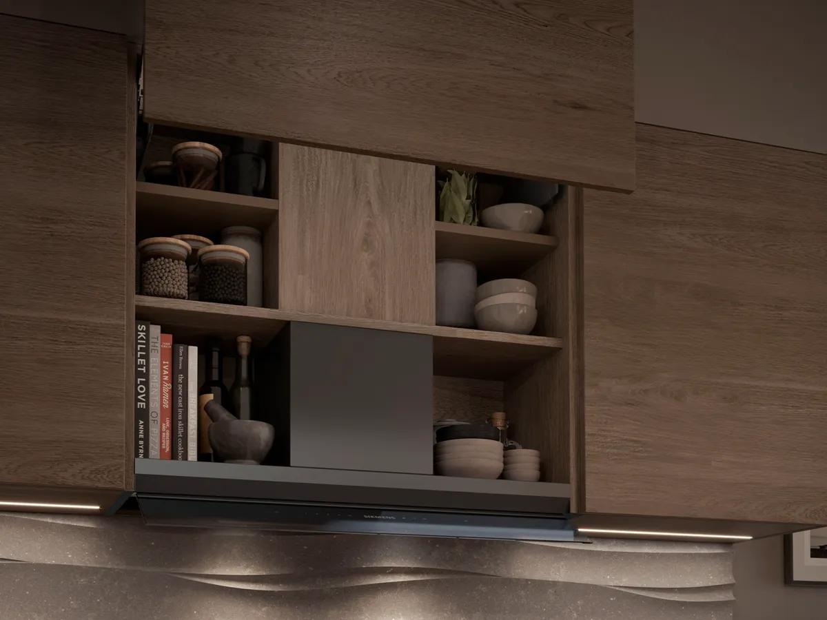 Une cuisine moderne avec des meubles en bois, des étagères ouvertes, une décoration en céramique et un dosseret texturé en vagues.