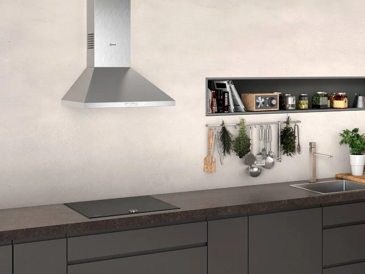 Slim chimney cooker hood