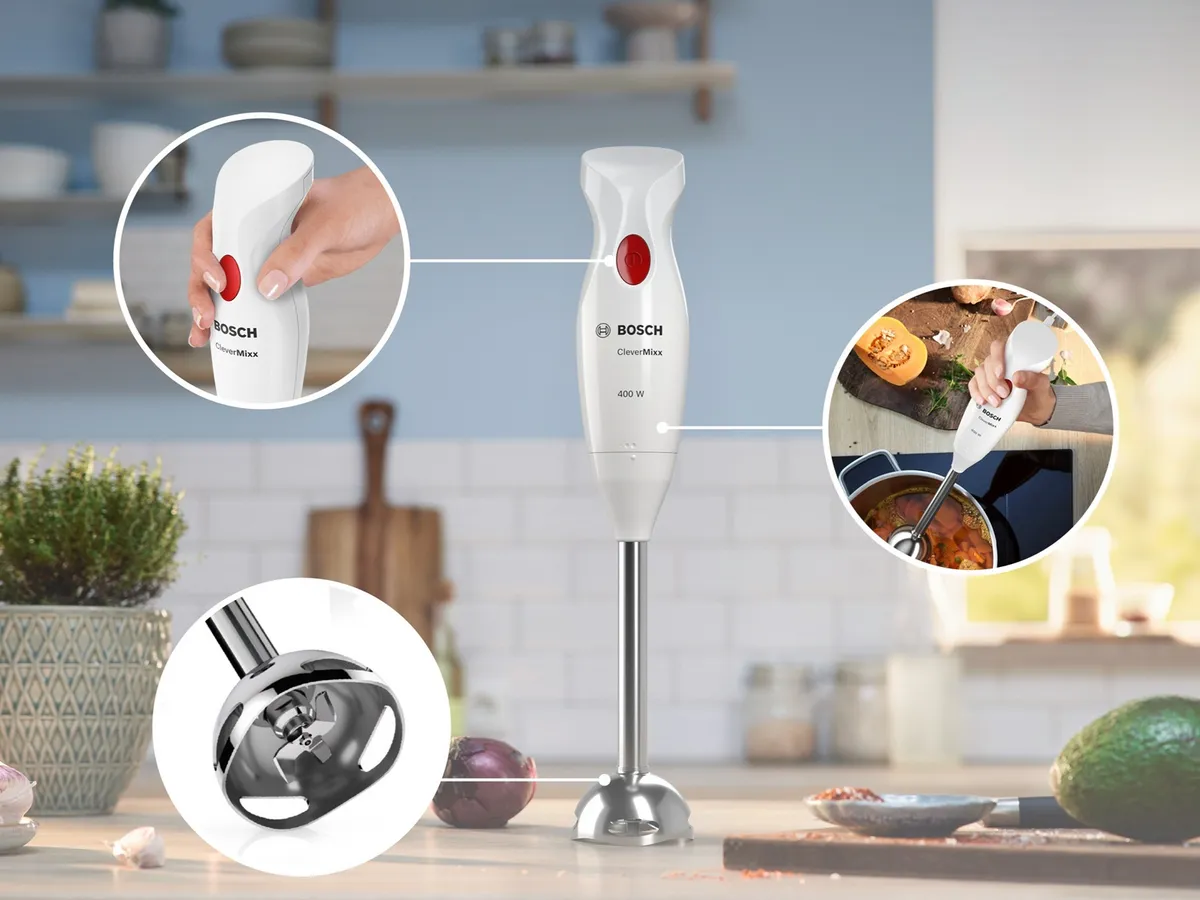 Weißer Bosch Stabmixer mit Nahaufnahmen: Hand drückt Knopf, Mixfuß und Person beim Pürieren in einem Topf.