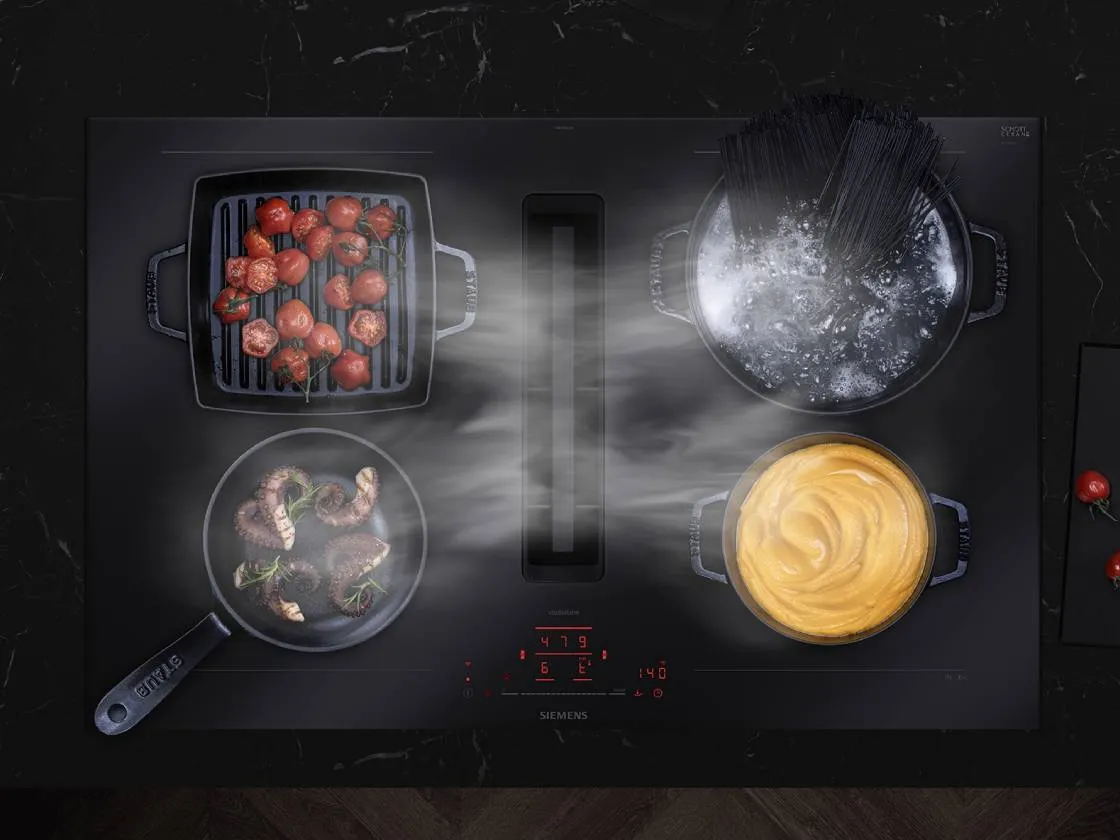 Steam from pan cooking on inductionAir Plus hob going down into middle vent