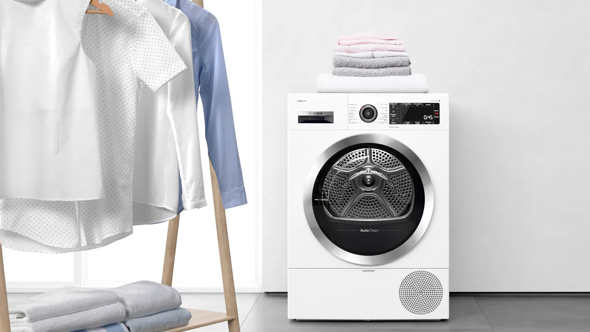 Tính năng AutoDry trên máy sấy Bosch bảo vệ áo quần bền lâu.