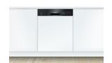 Bosch Einbaugeschirrsp&uuml;ler mit schwarzer Bedienblende und wei&szlig;er Front.