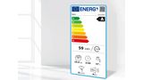 Energielabel mit den unterschiedlichen Effizienzklassen, durch eine Lupe betrachtet