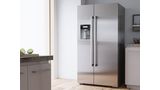 Moderne K&uuml;che mit silbernem Side-by-Side-K&uuml;hlschrank von Bosch, perfekt f&uuml;r eine Familie.