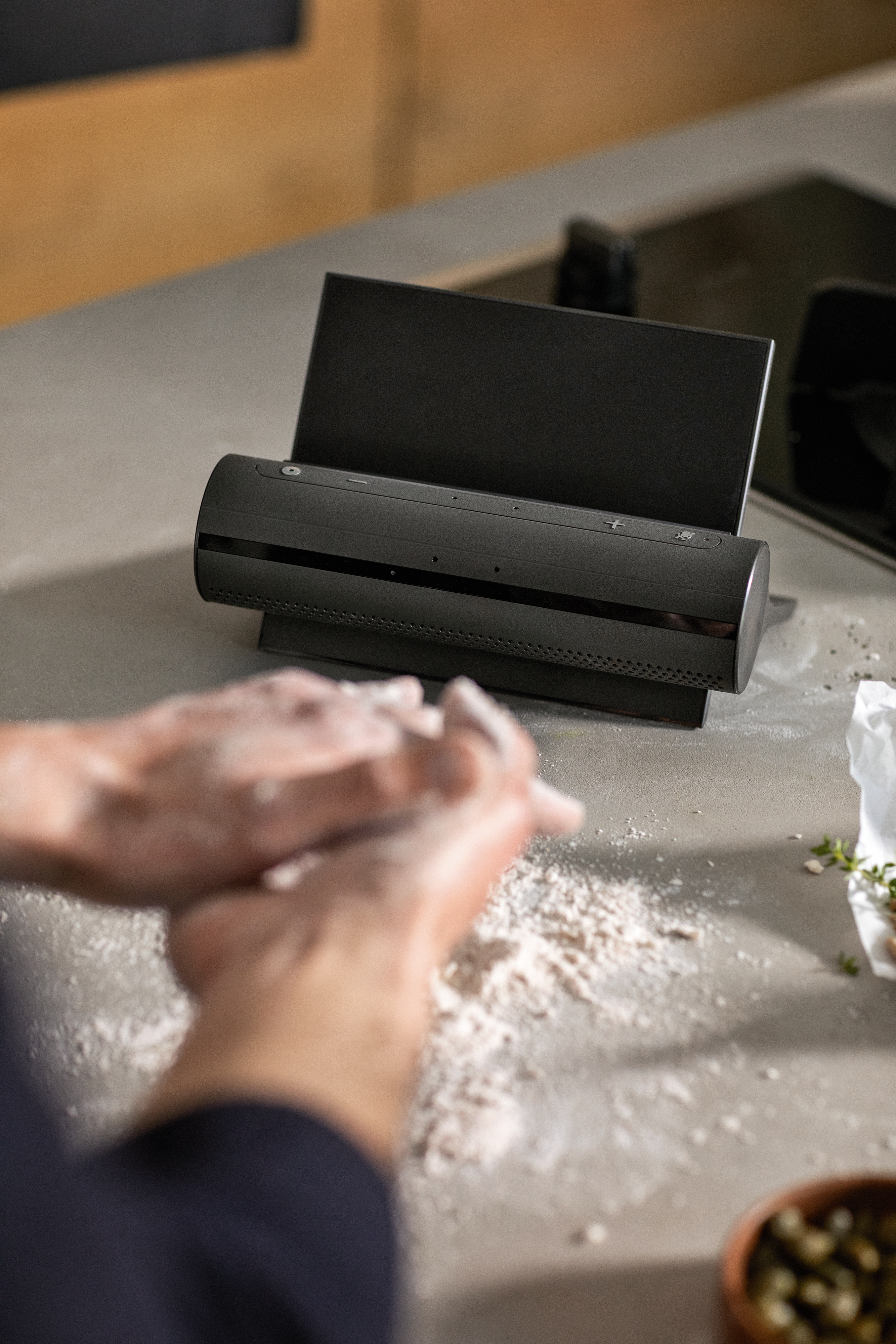 Keukengerei Opbergen Bosch's Smart Kitchen Dock Is A Detachable Nest Hub In All But Name Organizer Keukenapparatuur