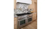 dallas les jardines oak kitchen range custon insert hood view