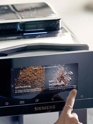 Kaffeevollautmat mit Detailausschnitt des TFT-Displays - zeigt die individuelle Einstellm&ouml;glichkeit auf