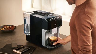 Über das coffeeSelect Display des Siemens EQ.500 Kaffeevollautomaten können zahlreiche Einstellungen getroffen werden.