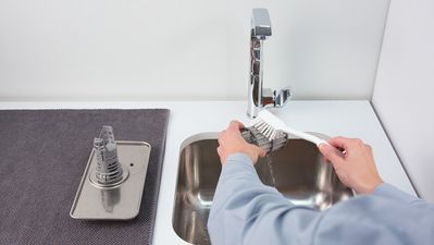 Siemens : nettoyez les deux filtres à l'eau du robinet