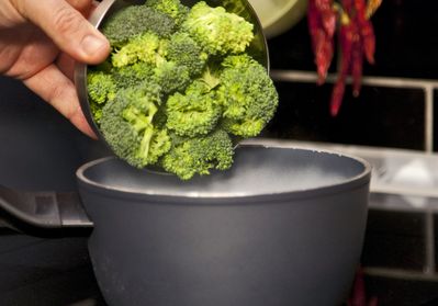 Gnocchi di patate con broccoli e funghi pioppini