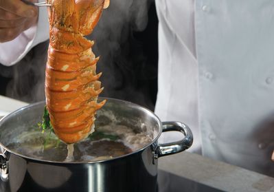 Aragosta con papaya alla piastra