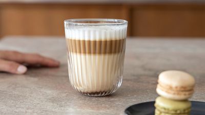 Espressomaskine fra Siemens med et automatisk mælkesystem udover det sædvanlige giver dig altid perfekt, cremet mælkeskum.