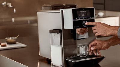 rollen Wiskunde Elektrisch Thee zetten met een volautomatische espressomachine | Siemens Home