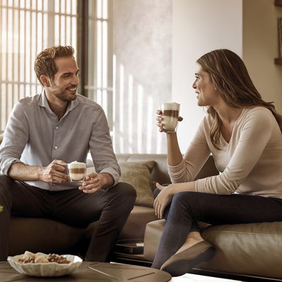 cafetera que muele el café 