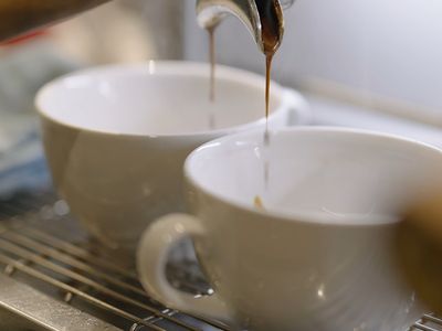 Siemens Social Hub-Espresso machine with two cups running