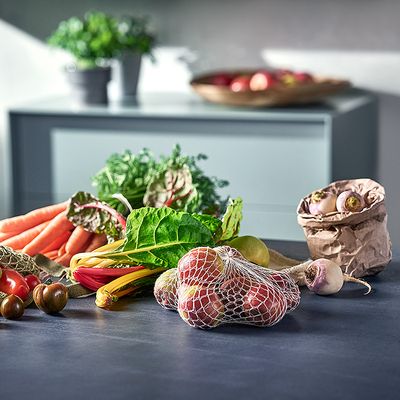 Siemens: groceries on counter in kitchen