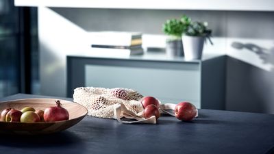Siemens: apples on counter in kitchen