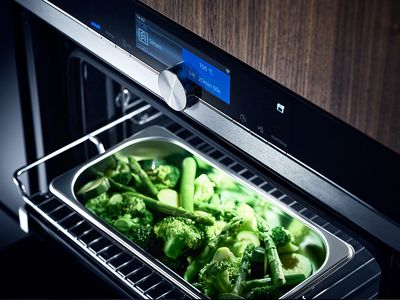 Siemens: légumes cuits à la vapeur sur une plaque de cuisson au four