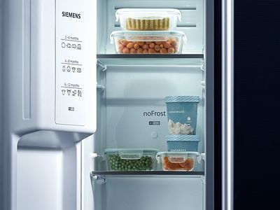Un réfrigérateur Siemens ouvert