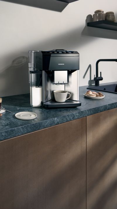 Najlepsze chwile z kawą dzięki w pełni automatycznym ekspresom do kawy EQ marki Siemens.