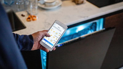 De Siemens Home Connect-app met de functie intelligentProgram met een vaatwasser.