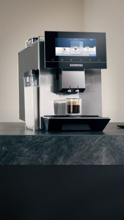 Siemens, cafetera superautomática, EQ900, Modo Barista, 2 molinillos  cerámicos, Display Touch&Slide de 6,8, conectividad Home Connect, acero  inoxidable, TQ903R03 : : Hogar y cocina