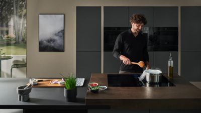 Cozinha de design com uma aparência muito simples e eletrodomésticos inductionAir Plus