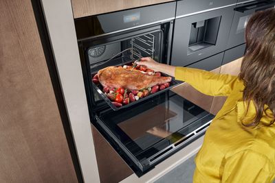 La nouvelle gamme de fours Siemens IQ700 au cœur de la cuisine  intelligente. - Univers Habitat