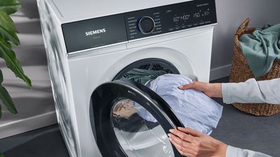 Siemens Huishoudelijke Apparaten – Wasmachinetrommel open met wasgoed