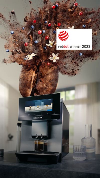 Siemens EQ900 Kaffeevollautomat steht auf einer Küchenarbeitsplatte