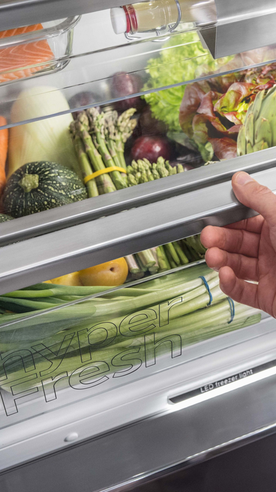 Los cajones hyperFresh de Siemens te ayudan a alargar la vida de tus alimentos. 